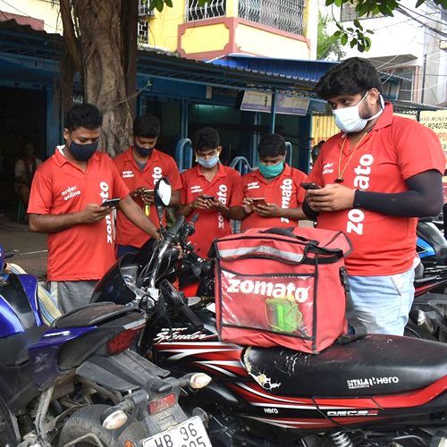 Gig Economy: James Bond's House and Freelance Player 